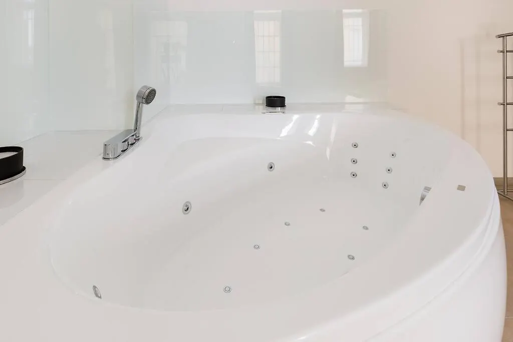 Grand Luxury On The Budapest Broadway W Jacuzzi 0*,